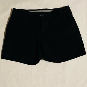 UNDER ARMOUR GOLF/ATHLETIC SHORTS SIZE 4